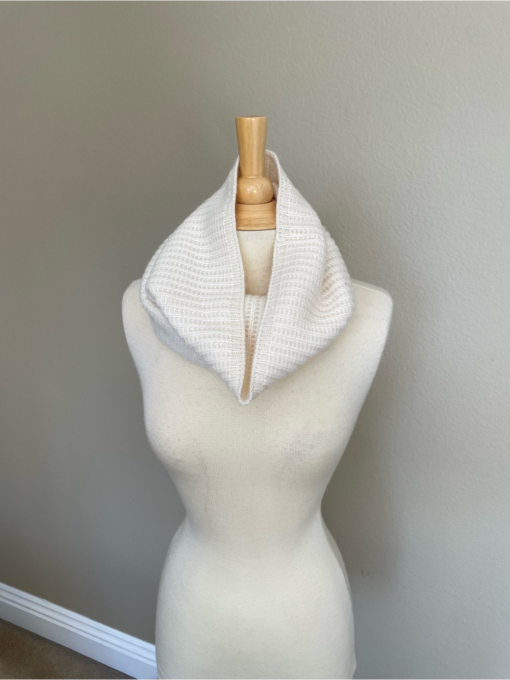 NWOT 100% Cashmere Knit Infinity Scarf - Cozy Loop